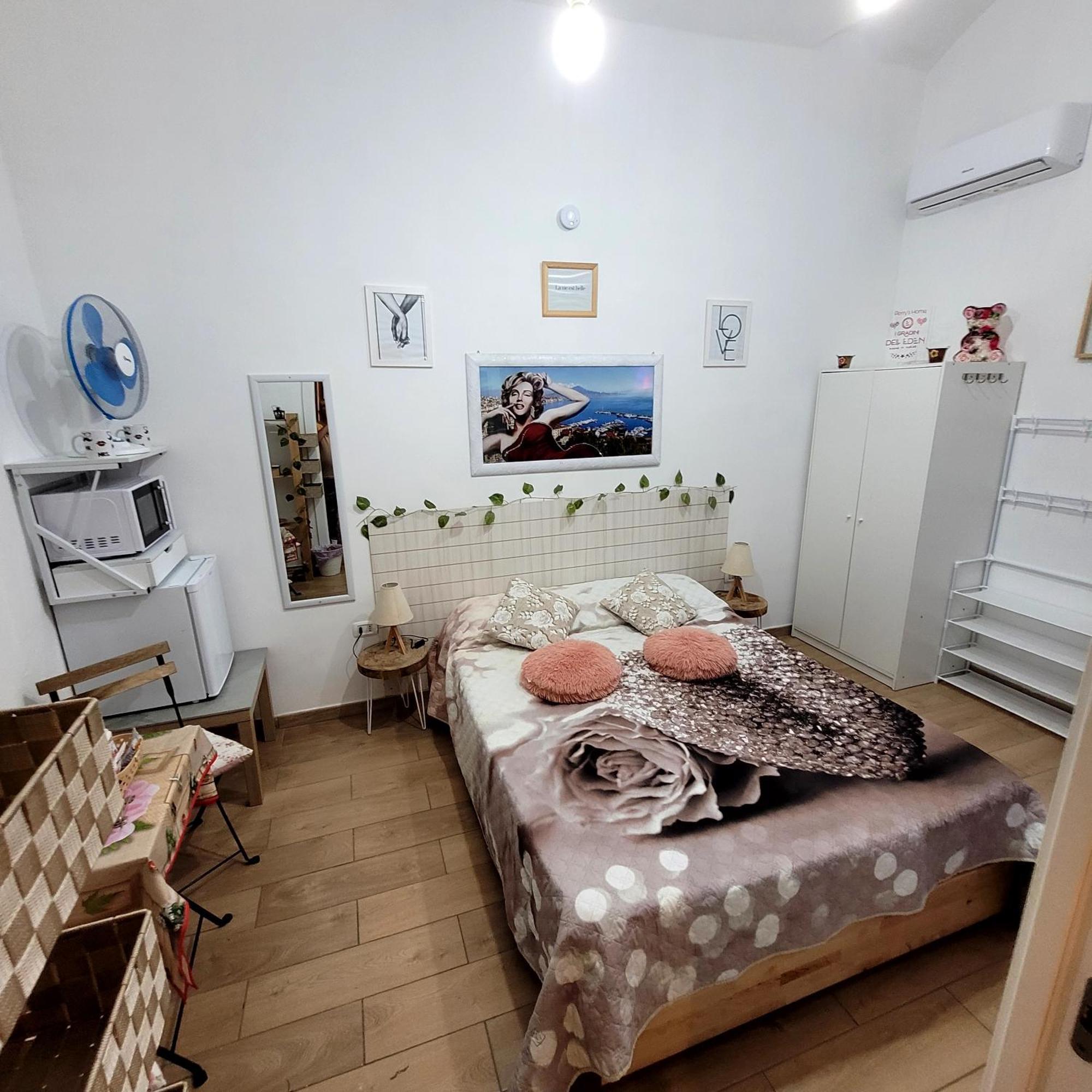I Gradini Dell Eden Hotel Napoli Ruang foto